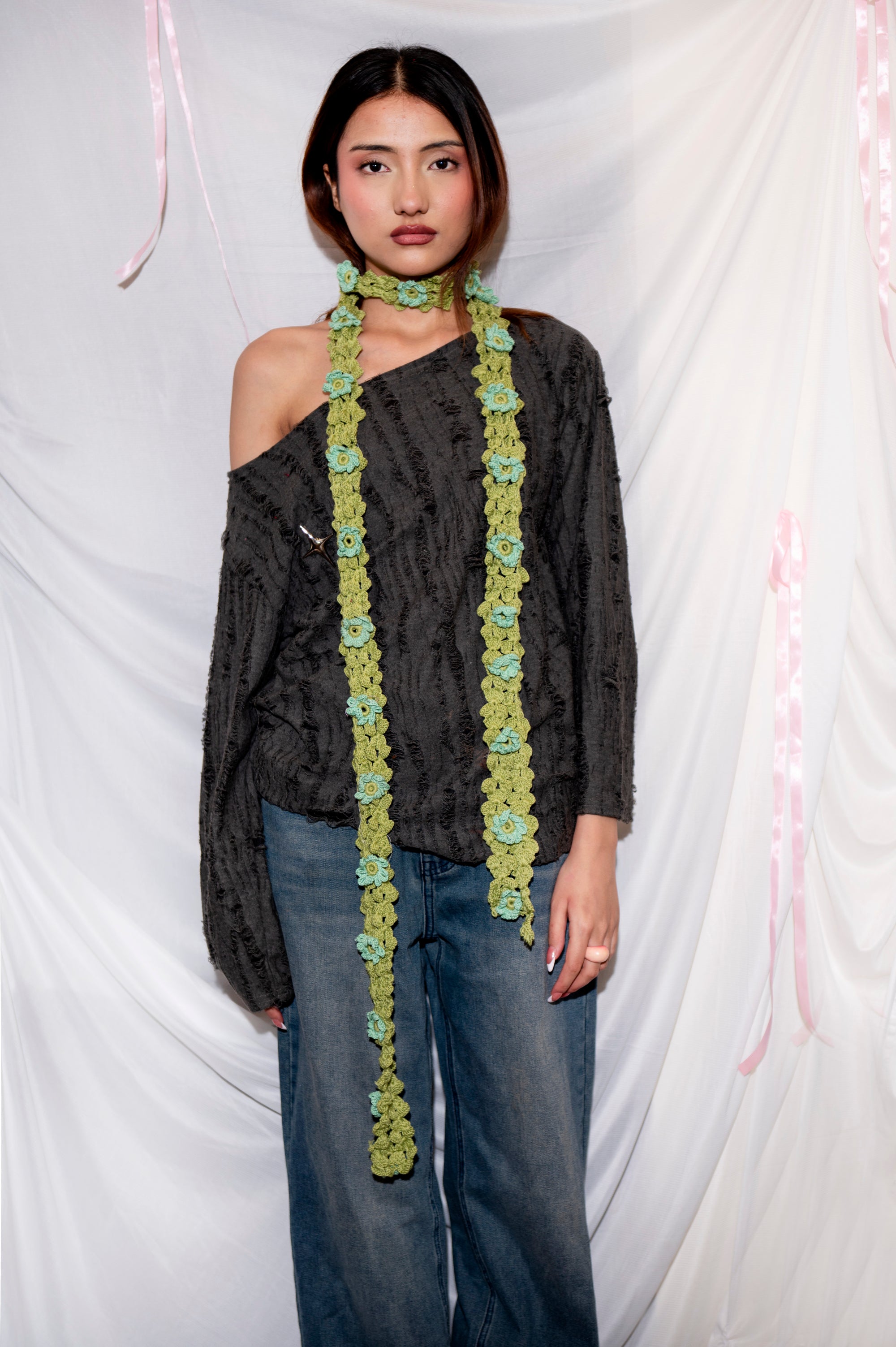 GARDEN ROUND THE NECK SCARF